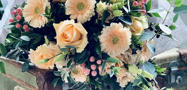 Lucie Mason Flowers Designer's ChoicePeach Bellini hand tied bouquet